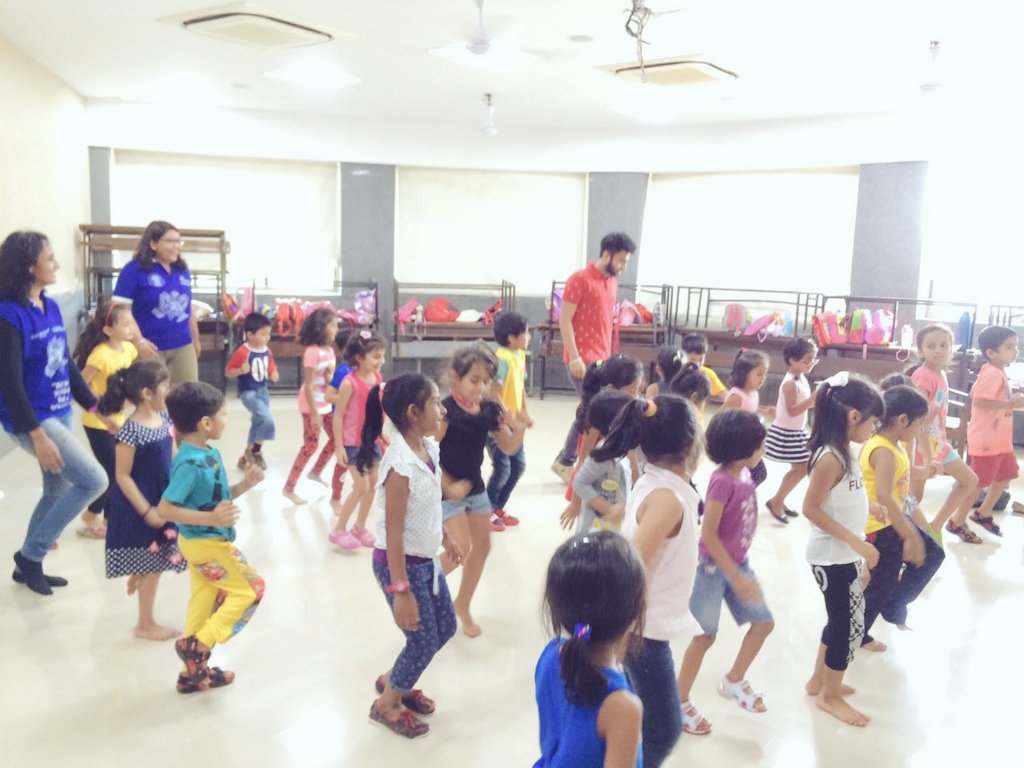 Rc_Mithibai's tweet photo. Small is Size still they can #BeatIt just like #MichaelJackson! Creating Miracles only at #RCMithibai's #SMiLES16. https://t.co/MQXquPaaSN