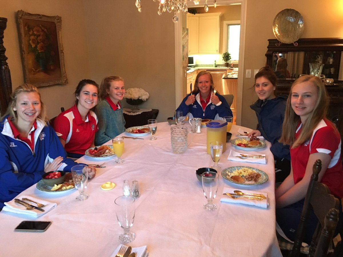 DeeBaird100's tweet photo. @crwashwarriors Girl's golf team fed and on their to regional tournament play in Cedar Falls! Good luck today. https://t.co/qhwyXsTKsV