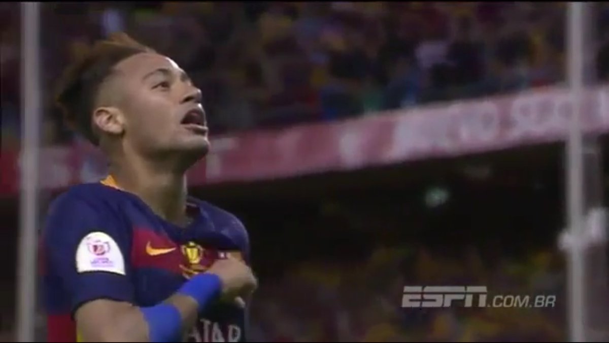 DiosAzulgrana's tweet photo. Hoy no interesa en la caverna hablar de la celebración de Neymar en la que se golpea el escudo y dice:"Yo me quedo" https://t.co/7PPcDyJYEK