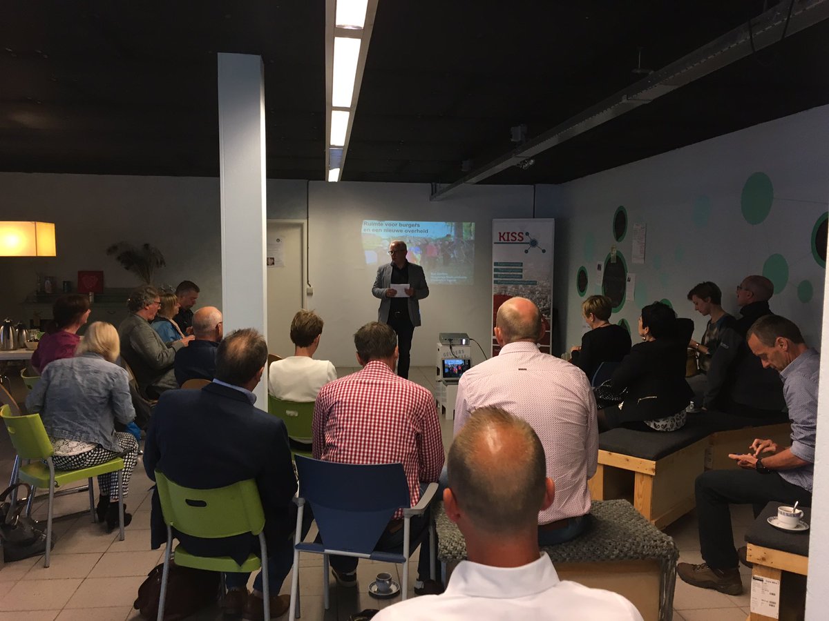 BS22Groenlo's tweet photo. Bezoek van @gemeentehengelo met lezing door hoogleraar @DentersB over wisselwerking tussen gemeente en bewoners https://t.co/KTW5iEDbU2