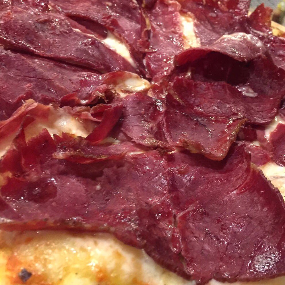pizzalocale's tweet photo. Hadi size bizden Pazartesi torpili! 😉 bol füme kaburgalı Pizza ile açalım haftayı! 👍🏼👍🏼 https://t.co/hET9v0RT6R