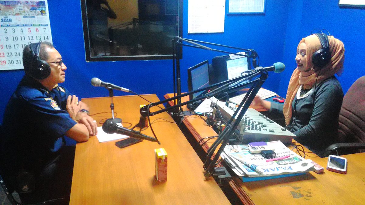 fajarfmradio's tweet photo. On Air |Talk Show Special with Dinas Pemadam Kebakaran Kota Makassar, Live Interakrif 0411447447 atau SMS:0811410893 https://t.co/tkSRY3KFPw