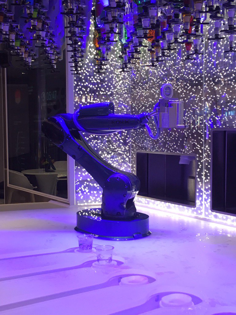 the_gin_man's tweet image. #bionicbar manned by robots on #HarmonyoftheSeas disappointing selection of gin though
