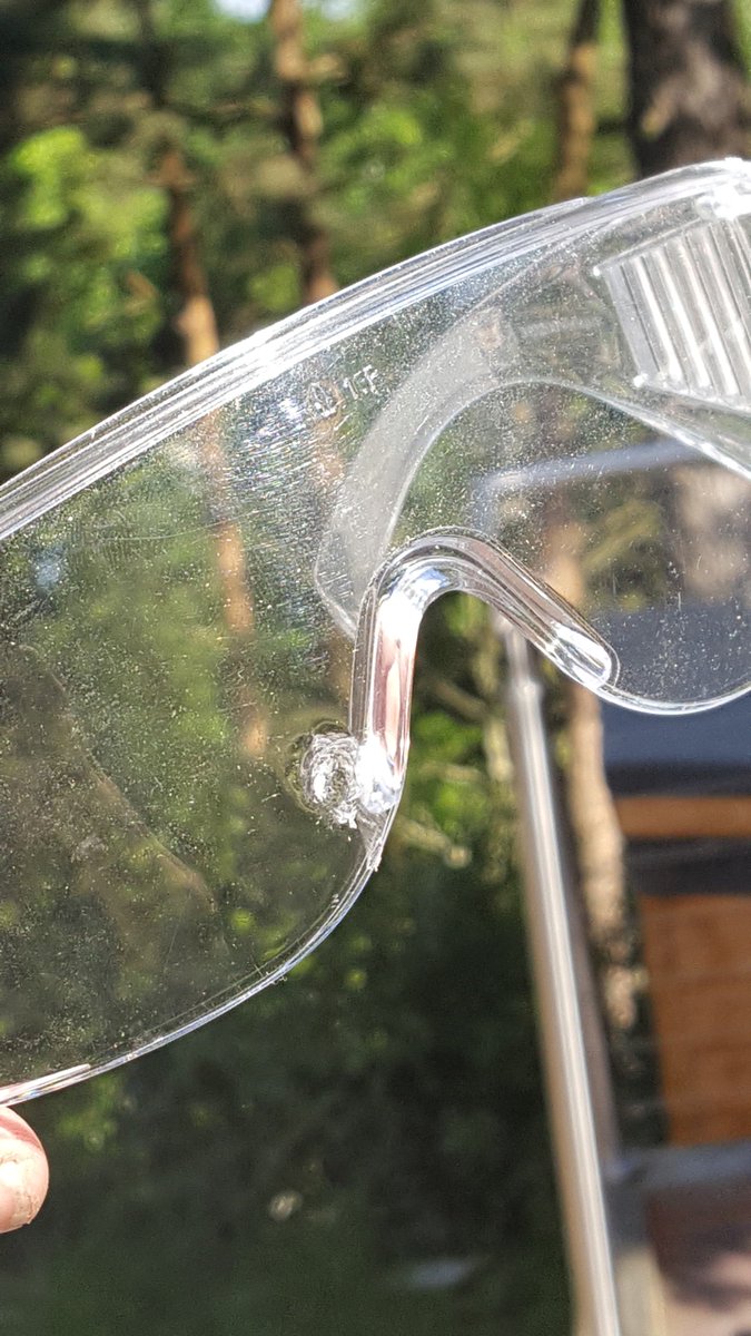 MechEngDad's tweet photo. And that, ladies and gentleman, is why you wear safety glasses. I'd have lost an eye just now without them on.. https://t.co/UgSHkYeyYv