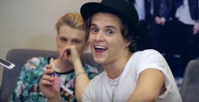 BRADLEOLOGY's tweet photo. Get a man who will look at you like how Tristan looks at Brad! https://t.co/wwdNC6SjOP