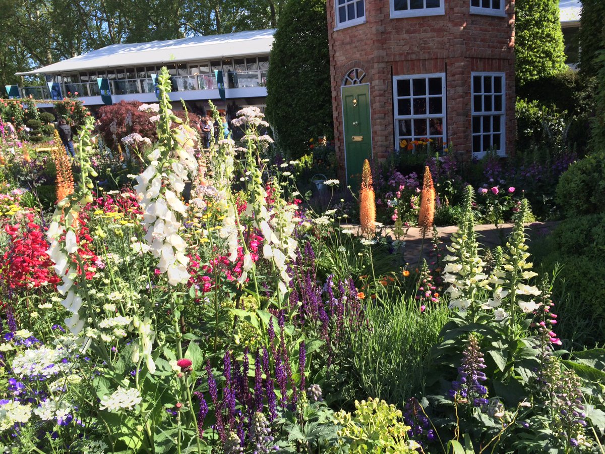 BritishPlants's tweet photo. Only @The_RHS #chelseaflowershow moving topiary https://t.co/KTg2eR5fFO