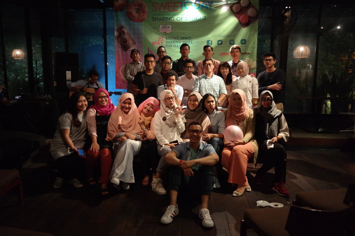 CokelatColatta's tweet photo. Tim #colatta dan undangan dari @dapurgladies sampai ketemu di acara #sweetoday serie berikutnya :) https://t.co/8gbWX7wbof