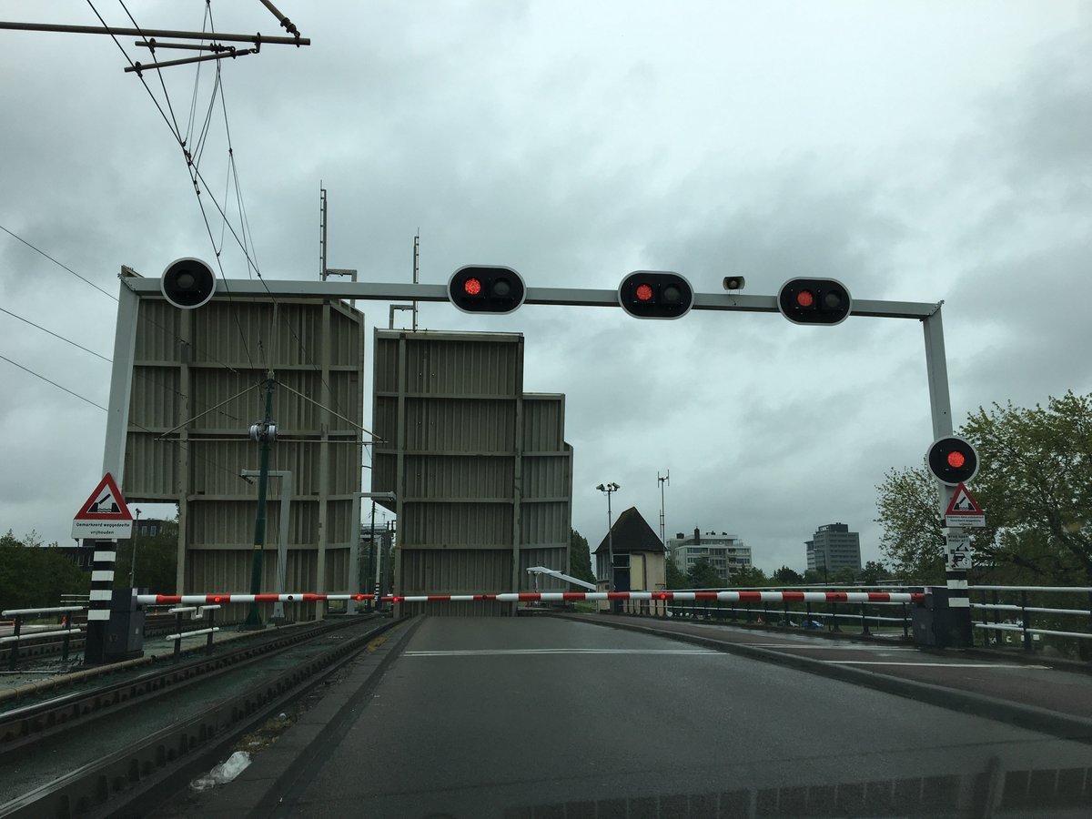 leyenburg's tweet photo. Onverwachte vertraging. https://t.co/Rvc2LOlYfo