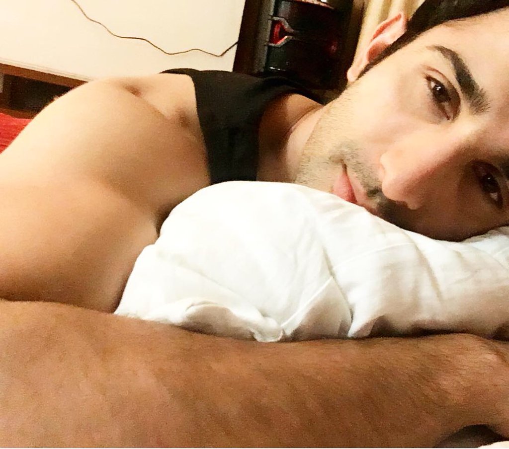 kunjsarna's tweet photo. Sleeping beauti 💤💤#SidhantGupta https://t.co/fRKL6PatEe