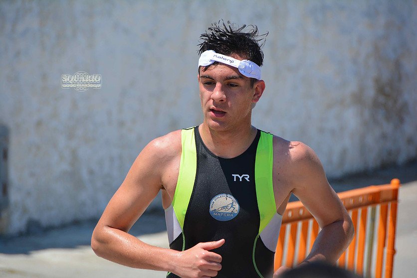 Giuseppe Iacovone ieri impegnato nell'aquathlon di Giovinazzo.