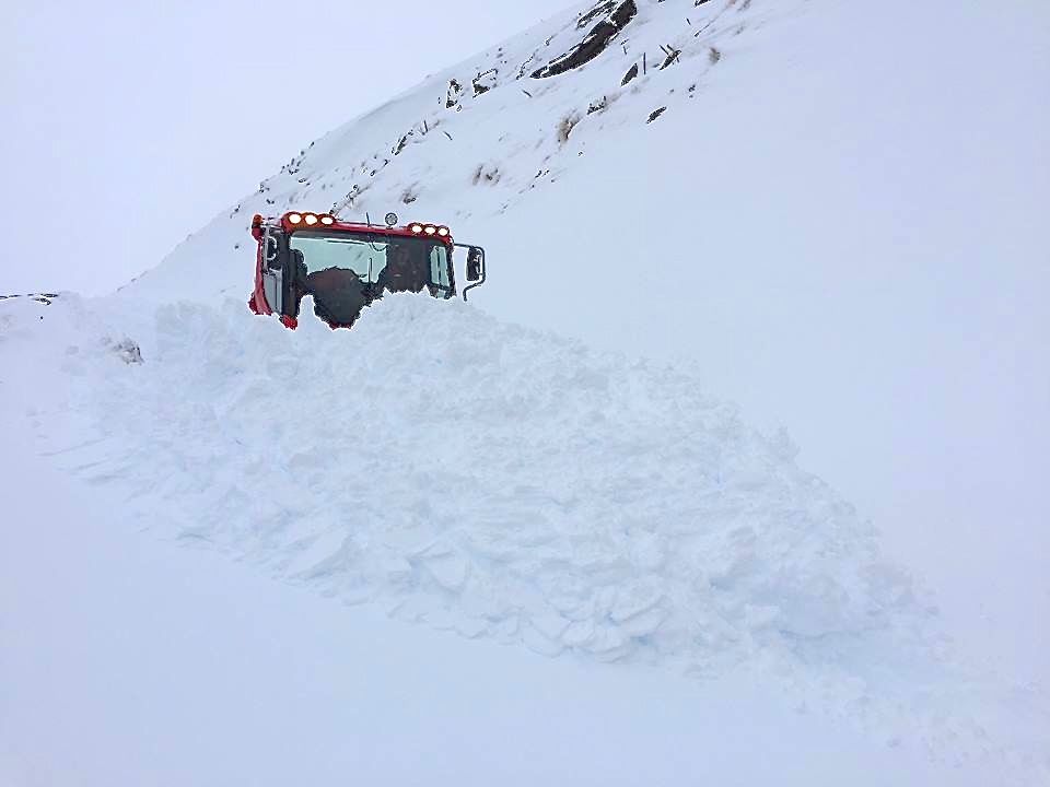 Dumping Down Under: 1st snow falls in NZ planetski.eu/news/7989 <a href="/CoronetPeak/">Coronet Peak</a> <a href="/nzski/">nzski</a>