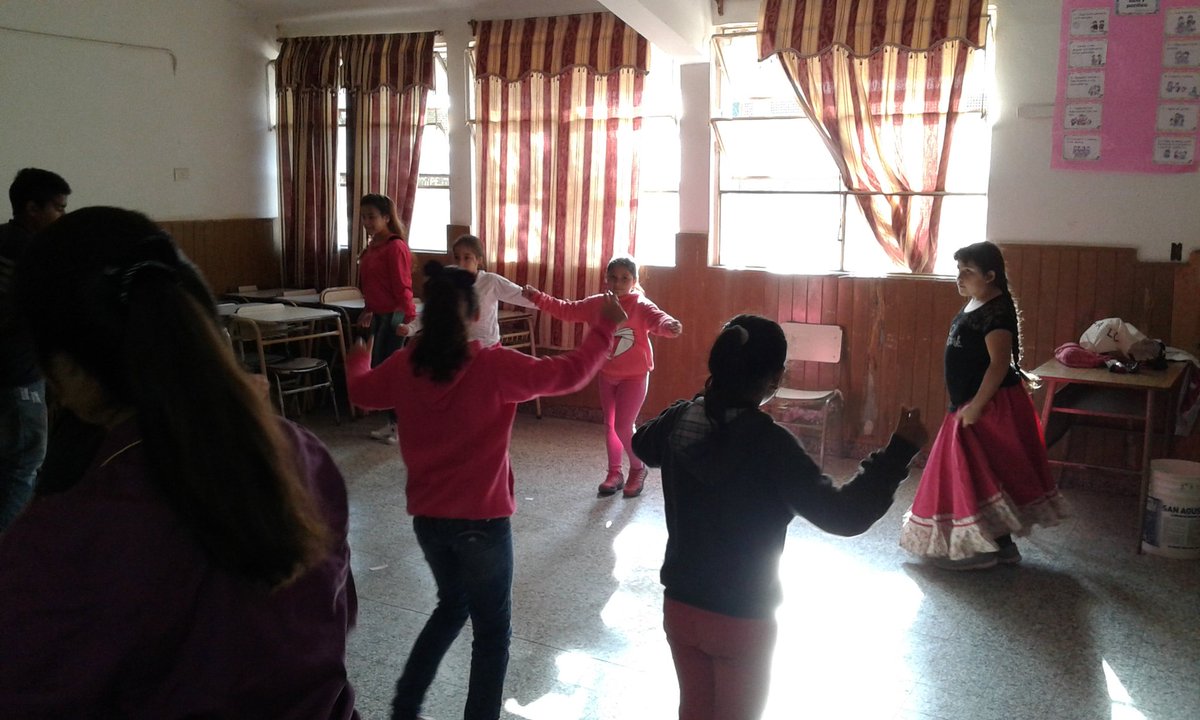 sababorquez_23's tweet photo. Bailando por no aflojar en el frio https://t.co/o9vMj9Tsss