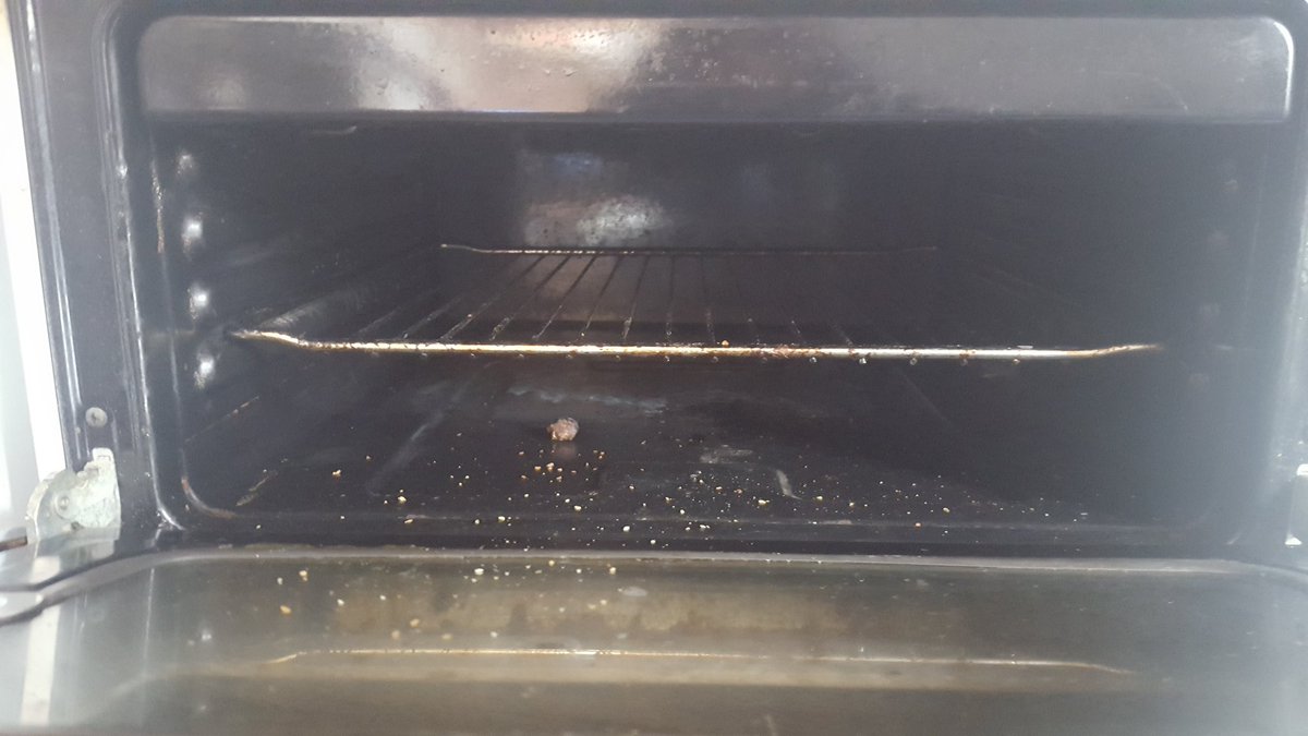 cleantechleics's tweet photo. #Leicester #Leicestershire Saturdays oven cleaning student property of of Narborough Road before pics https://t.co/RIRJrqEJw4