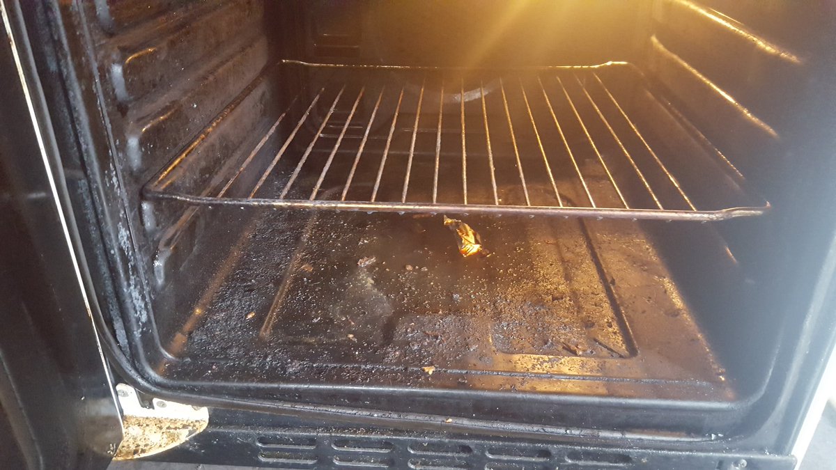 cleantechleics's tweet photo. #Leicester #Leicestershire Saturdays oven cleaning student property of of Narborough Road before pics https://t.co/RIRJrqEJw4