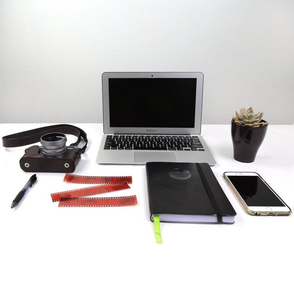 Mr_HowTo's tweet photo. An organized schedule 🗓 and clean space ✨ makes a clear mind 🙇.#Study  #studyskills #workspace #minimalist https://t.co/ofN7JoI8Q8