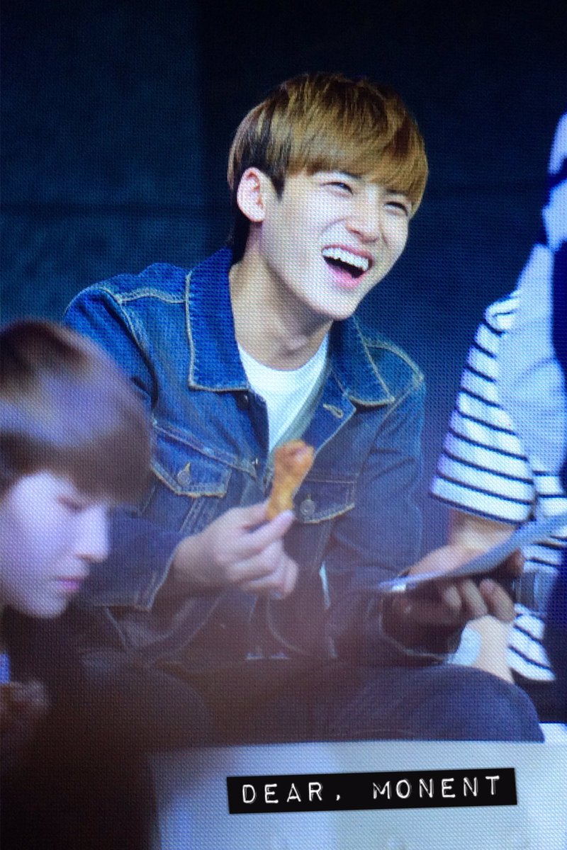 _dearmoment97's tweet photo. 160523 밋앤그릿 치킨 못먹는 슈아형 놀리고 빵터져썽ㅋㅋㅋㅋ #민규 #세븐틴 #예쁘다 https://t.co/rYV01ap1bO