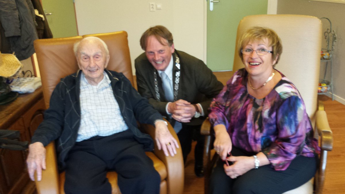 Vanmorgen op bezoek bij meneer Berg in Abbekerk. Van harte gefeliciteerd met Uw 106e verjaardag. Mooie ontmoeting!