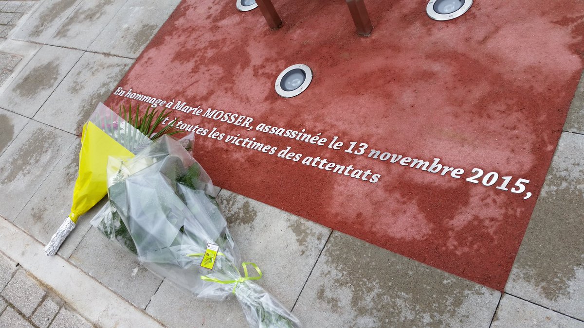 icisudlorraine's tweet image. Une stèle en hommage à Marie Mosser, tuée au Bataclan inaugurée devant l' @lautrecanal à #Nancy