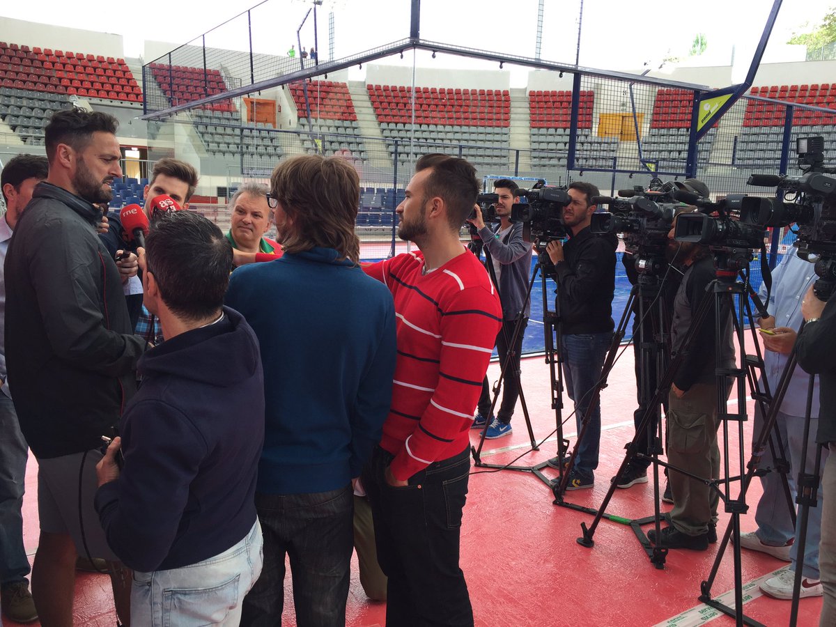 OscarSole37's tweet photo. Gran repercusión del "derbi" madrileño de pádel previo a la final de Champions y como prólogo del #WPTLasRozas https://t.co/bcTdoZDXiV