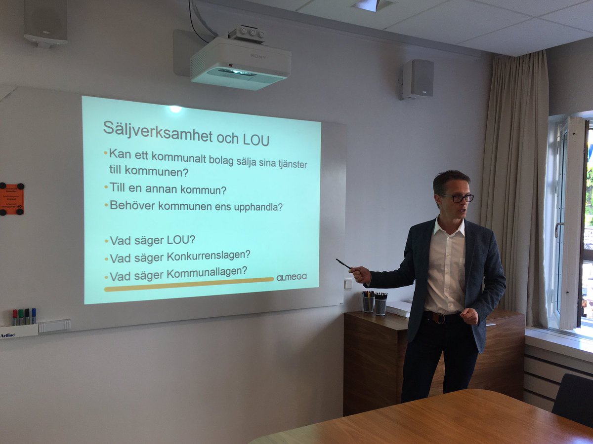 Stefan Holm från <a href="/AlmegaAB/">Almega</a> informerar Språkföretagens styrelse om bland annat osund konkurrens. #ovst