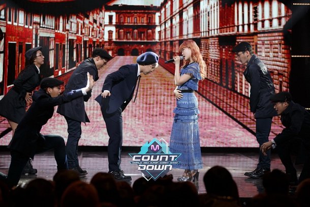 AkMu_TH's tweet photo. [OFFICIAL] 160519 #AKMU RE-BYE at Mcountdown https://t.co/QNx3HTM0WY https://t.co/5lOZTfTwx2