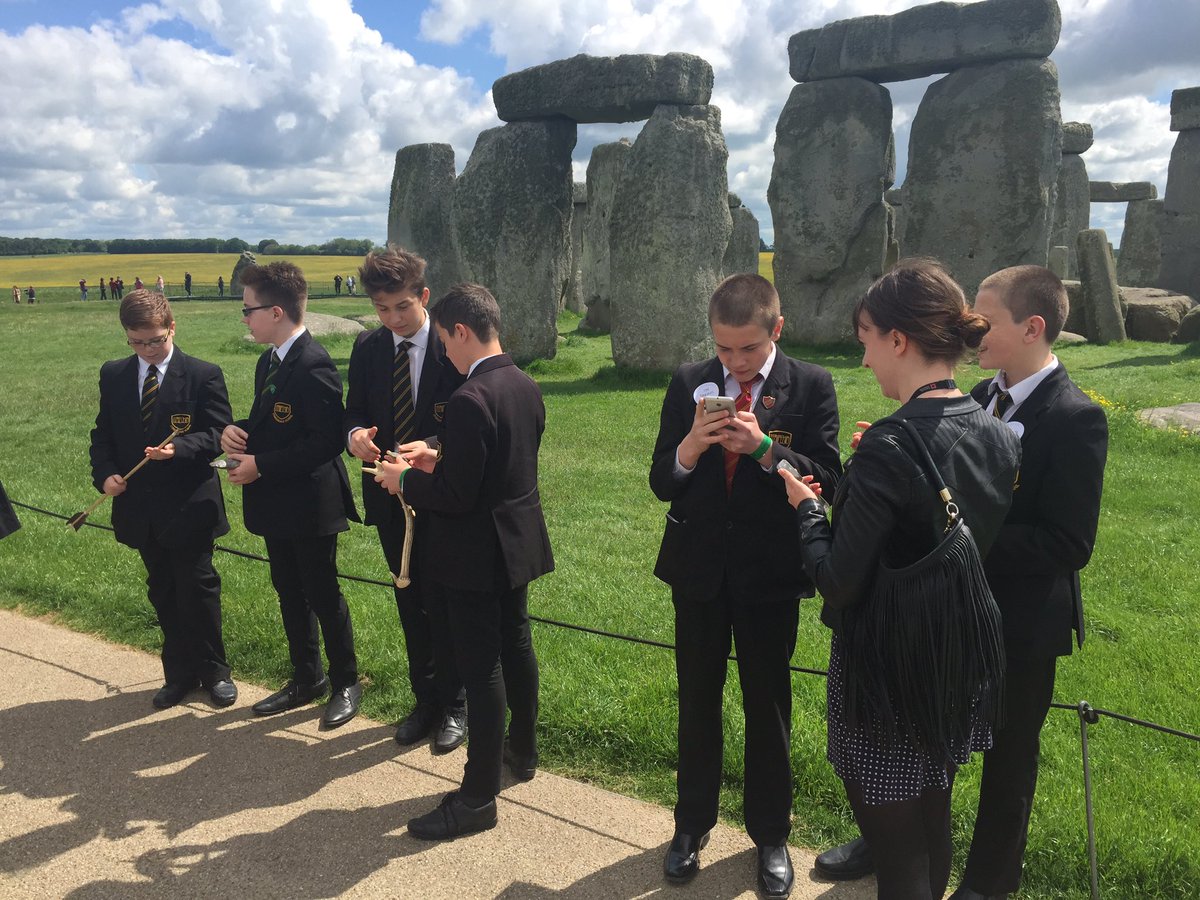 Stonehenge tweet media