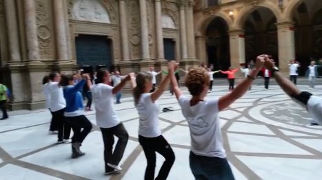 Aj_Tiana's tweet photo. Bon dilluns des de #Tiana! Imatges espectaculars Agrupació de la Sardana a #Montserrat -> https://t.co/GpNUyC4ND8 https://t.co/xYHSKQaSZ3