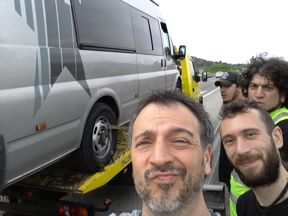 Pintaba mal por la mañana cuando nos quedamos sin furgo pero llegamos para darlo todo al <a href="/urkarock/">urkarock jaialdia</a>  con <a href="/DEF_CON_DOS/">DEF CON DOS</a>