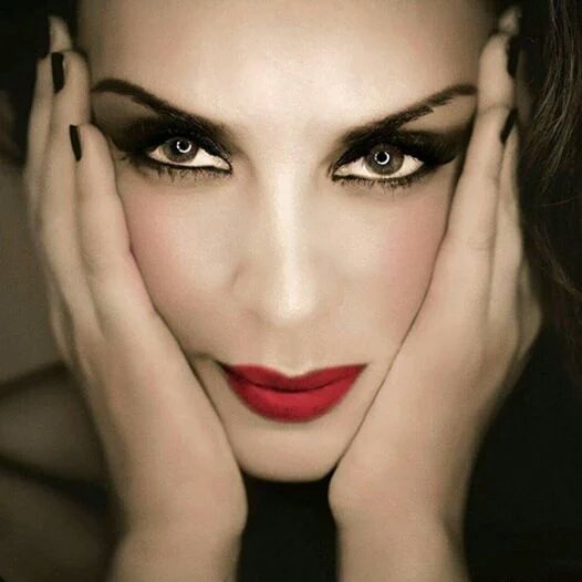Channytweter's tweet photo. Muchas felicidades en tu día @monicanaranjo . Gran artista,gran mujer y aún mejor persona. #MN42 #FelicidadesMN https://t.co/uXjGPmh9qi