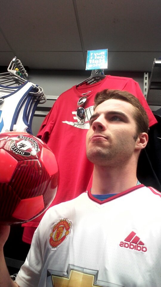 DavidKelly2597's tweet photo. @lifestylesports @binkystar1106 @seamieb91 still buzzing after the win? Check out our supporters balls#UnitedWeStand https://t.co/FLS3Mjqskf