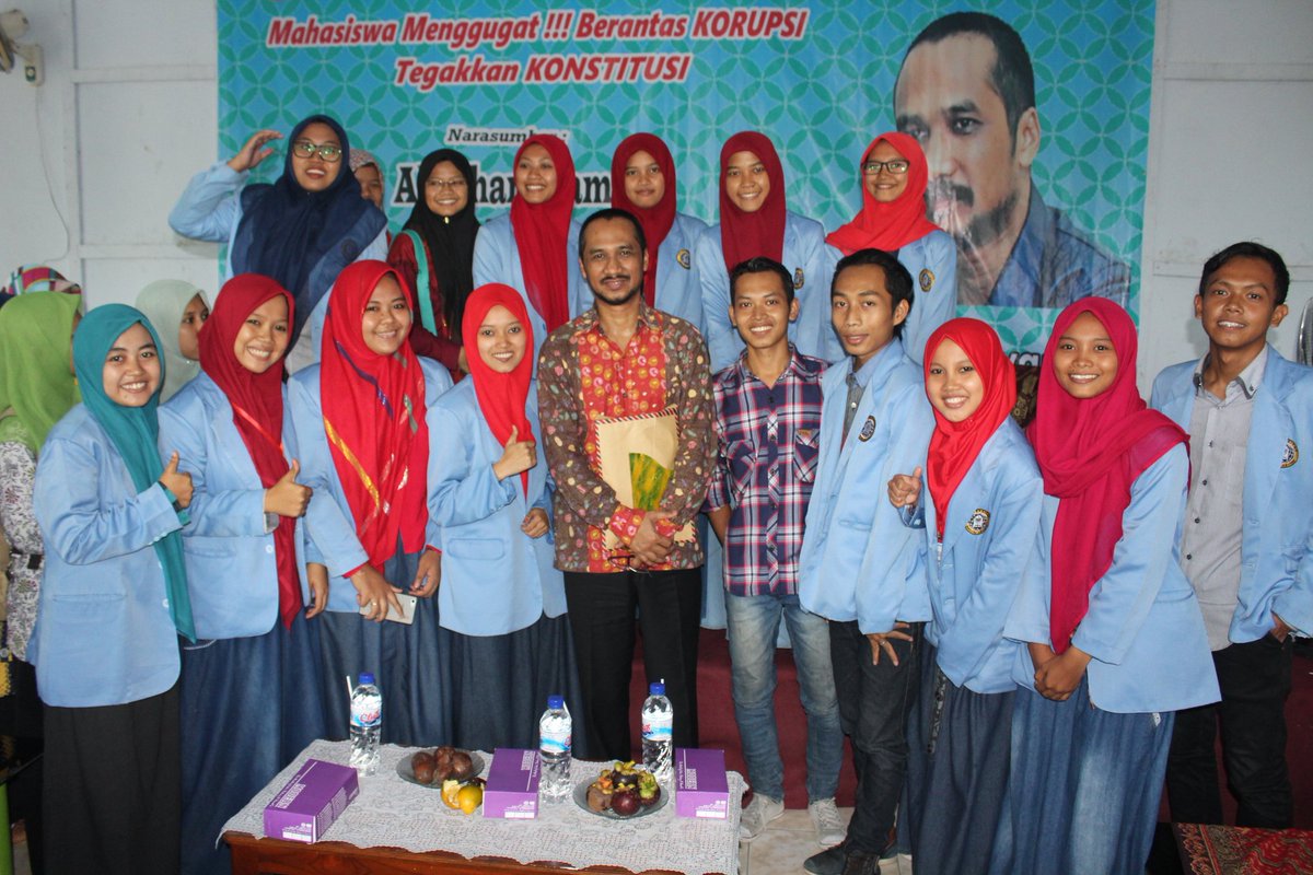 Sayyidah_Nf's tweet photo. Seminar Nasional "Mahasiswa Menggugat !!! Berantas Korupsi, Tegakkan Konstitusi" #UNHASY #AbrahamSamad https://t.co/QV80fNsh1B