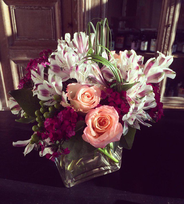 centeredstudios's tweet photo. When you pop in, be sure and smell these pretty ladies! #birthday #ONE #yoga #FamilyBusiness #RogersPark #Chicago https://t.co/yZJ3VdYCx4