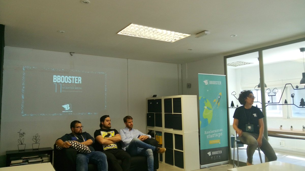 draperb1_vc's tweet photo. Mesa redonda con 3 grandes #bbooster11 @MrJeffApp @RisenzOfficial y @CarCrashOficial https://t.co/t29vjvDDEI