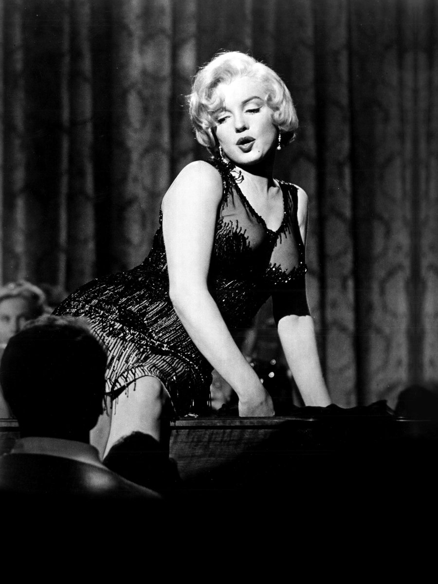 DesignCentreCH's tweet photo. See never-seen-before personal personal treasures #MarilynATDCCH @VanityFairUK https://t.co/VrRHCXdNZw https://t.co/EfQGxHPMRK