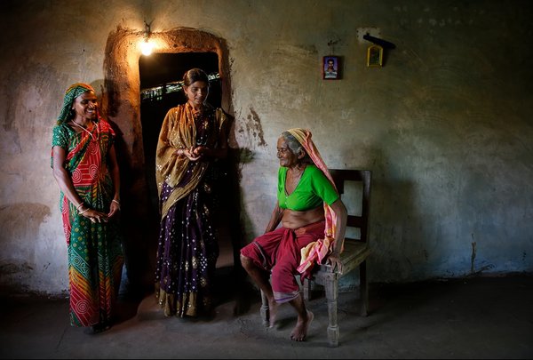 UNDP_India's tweet image. Fighting all odds - society, patriarchy - these women are now land owners: bit.ly/1G7CJ7N #ShareHumanity