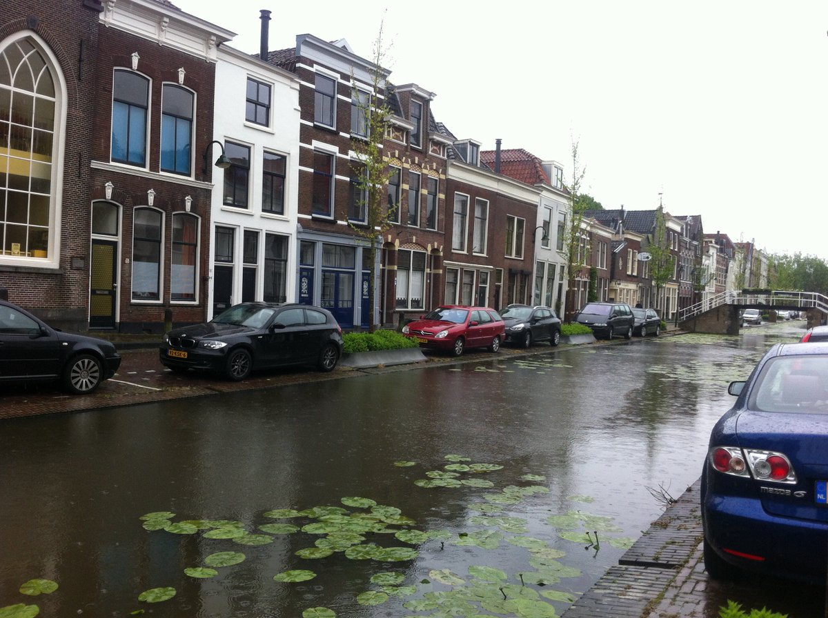 Wandelexcursie over #bodemdaling. In Gouda is de rek er wel een beetje uit.