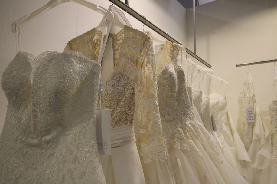 Sisposaitalia's tweet image. Finissimi ricami e preziosi pizzi per i sofisticati abiti #EddyK 2017 #Dreams @EddyK_Bridal #sposaitalia