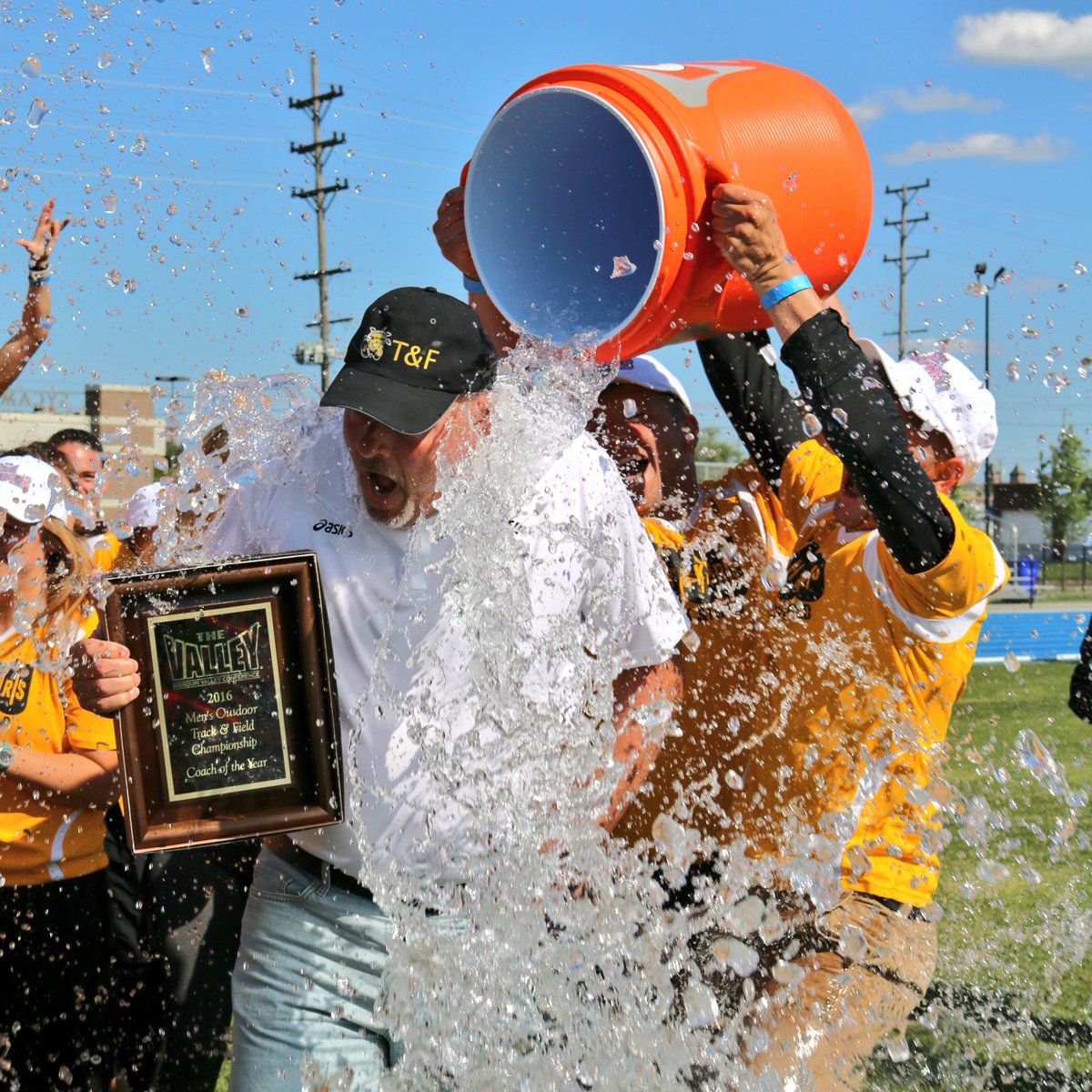 GoShockers's tweet photo. ✔️Record 9 Team Titles
🏆4th-Straight
#️⃣WATCHUS

Shockers take 2015-16 All-Sports Trophy » https://t.co/0LLDXveqFw https://t.co/z01OWvFzJ0