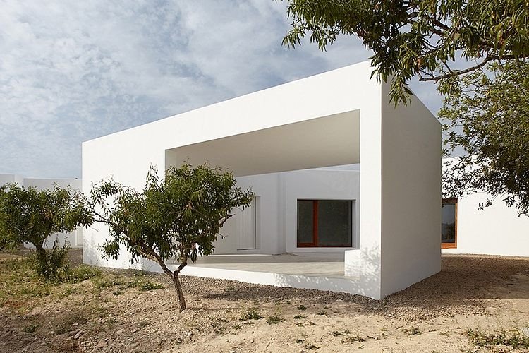 House in Ibiza by Roberto Ercilla Arquitectura | homeadore.com/2014/09/24/hou…
Please RT #architecture #interiordesign