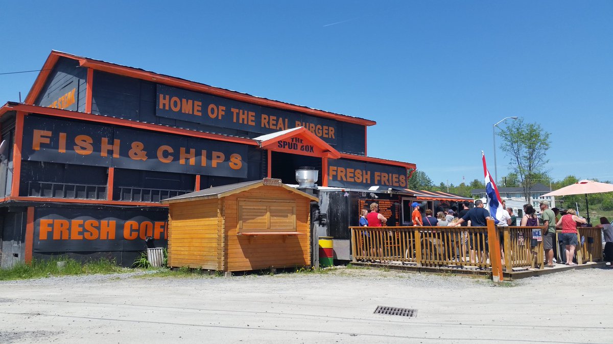LisaGoudreauCGA's tweet photo. Well worth the drive for lunch. #spudbox #kaladar https://t.co/MX5XBOVMJO