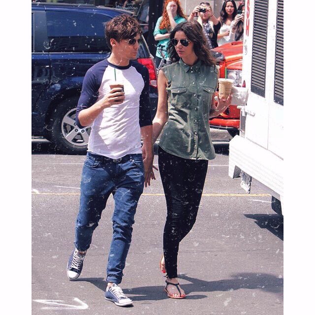 MAFOSGB's tweet photo. いつもEleと比べてしまう
写真見てもEleの時やったら
Louisが手支えてあげたやろなとか
最近キスしてる写真多いけど
Eleの時はあんまりみんなの前で
してなかったなとか
やっぱり何かが絶対に違う
もっとEleは大切にされてた https://t.co/8rPnaL2pFE