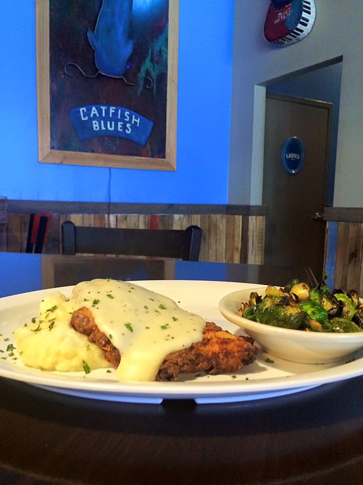 CatfishBluesMS's tweet photo. Country Fried chicken today and everyday moving forward! It comes with 2 sides for $9.99 folks! https://t.co/3USbaGtece