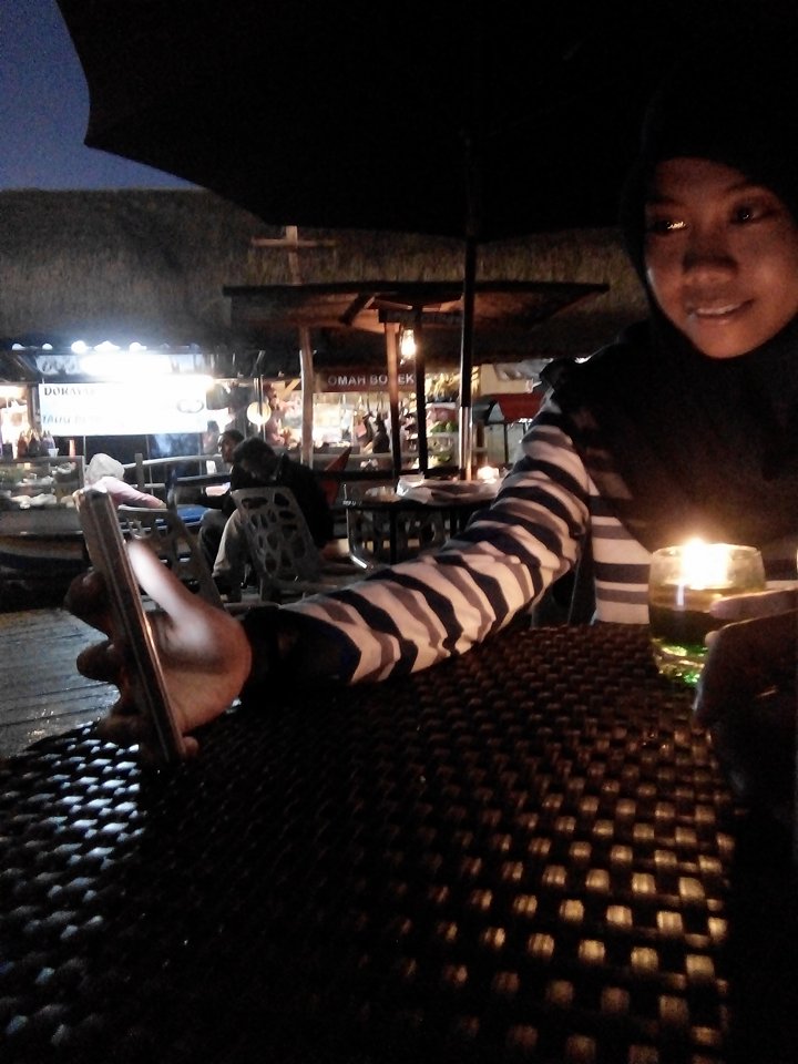 karomah7795's tweet photo. Cahayaku tak seperti bulan
Kilaunya tak seperti bintang
Namun ku bertekad menerangi yang lain #LILIN #PasarApung https://t.co/qju9fyCdg1