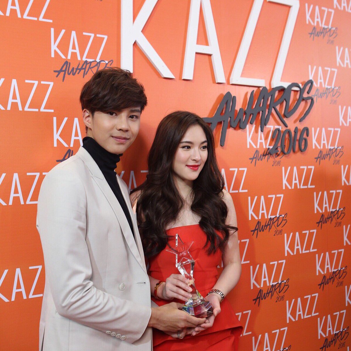 ขอขอบคุณรางวัลภาพยนตร์แห่งปี    ภาพยนตร์  “เมย์ไหน..ไฟแรงเฟ่อ” ค่ายหนัง GTH <a href="/bank_thiti/">Thiti Mahayotaruk</a> 
@Punniepun #kazzawards2016