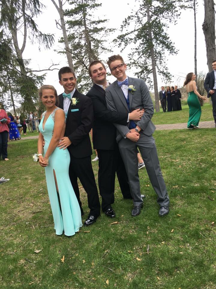 GreysonMaziasz's tweet photo. happy birthday Lou! hope it's a good one man love you ❤ 💯 @Classic_Kassak #RL #XboxBoys #velk #ceramics #snowdays https://t.co/FPENKAgTQu