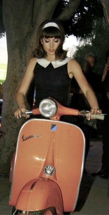 lLoveHistory's tweet photo. Scooter Girl, 1960s https://t.co/RacN52WN0u