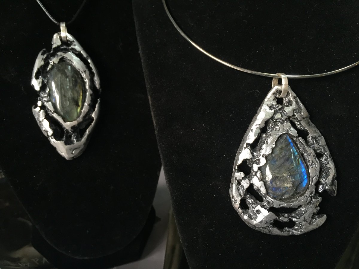 PaolaYancovic's tweet photo. Labradoritas ✨ recién sacadas de el horno #soulalchemy #labradoritas #instart #pendientes https://t.co/KfYMjytd5u