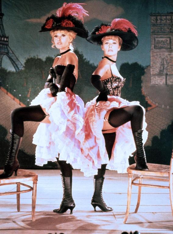 SuperFZeta's tweet photo. https://t.co/KquBCz6ZG5 Jeanne Moreau & Brigitte Bardot #oldfilms #cinema #actors #fashion #fotogramme #retro https://t.co/aQSBZvpGrE