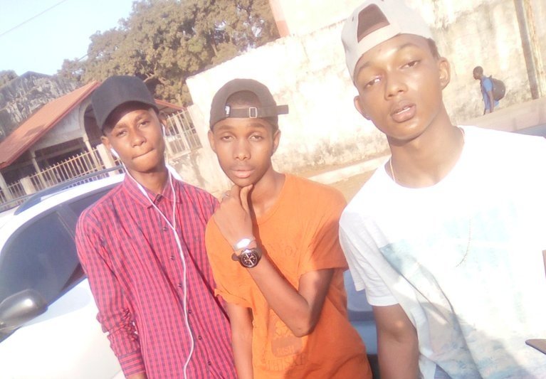 SOGmusik's tweet image. Et enfin le plus comique du groupe c'est celui du milieu @bachir il est amoureux De la 🎶