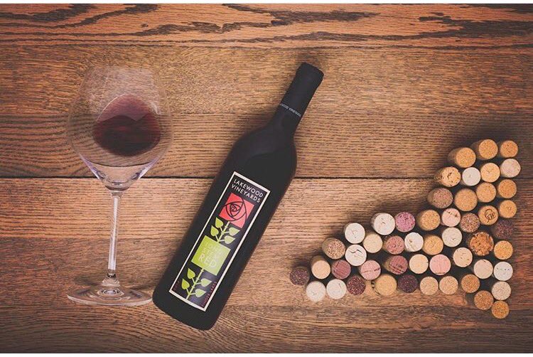 Factory_No2's tweet image. Lakewood Vineyards wine tastings this Friday! #glassfest #visitcorning #fingerlakes #winetasting #lakewoodvineyards